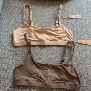 2 SKIMS Fits Everybody Scoop Neck Bra. Colors: Umber and Mica. NWT